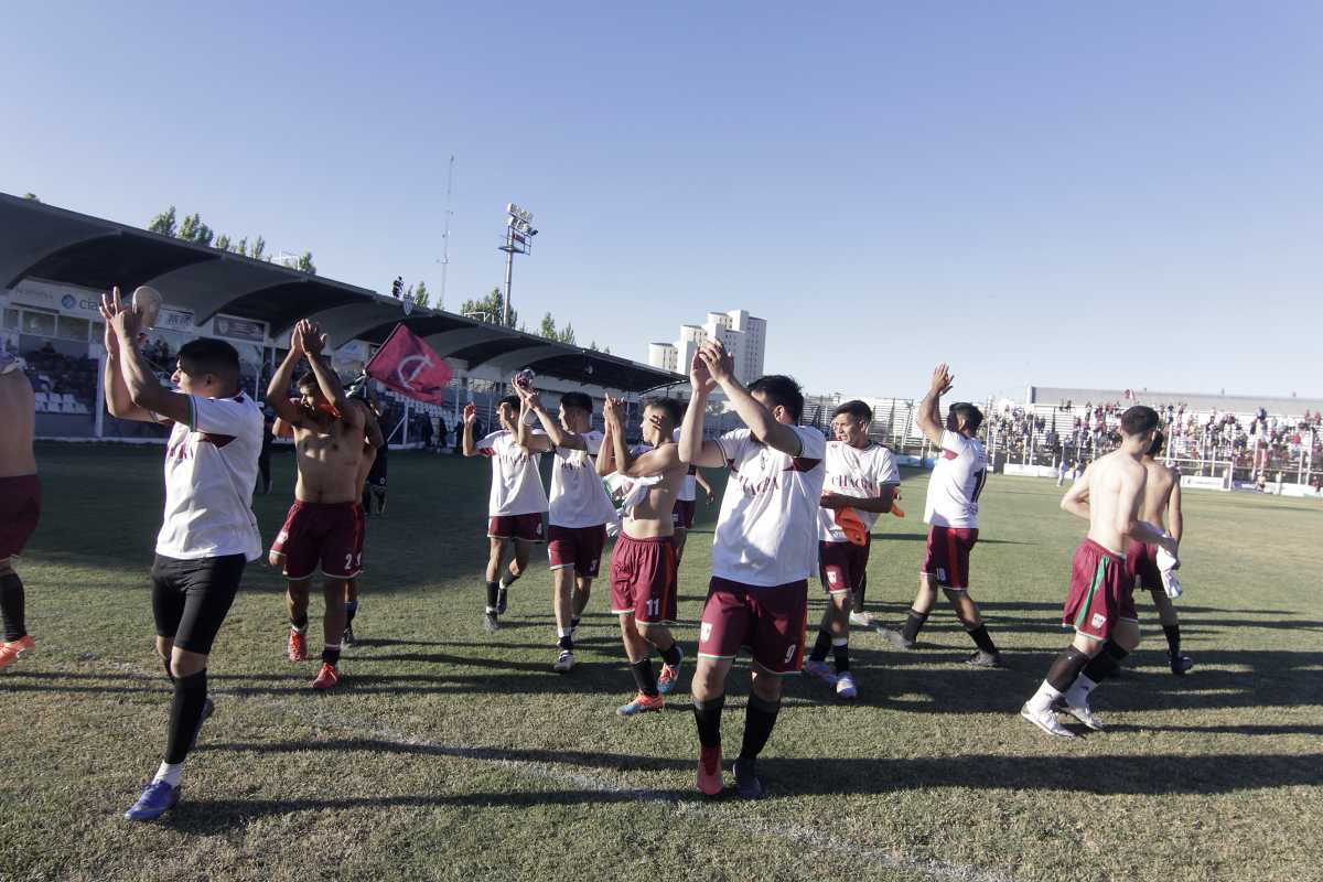 Círculo Italiano, campeón de la Liga Deportiva Confluencia. (Foto: Oscar Livera)