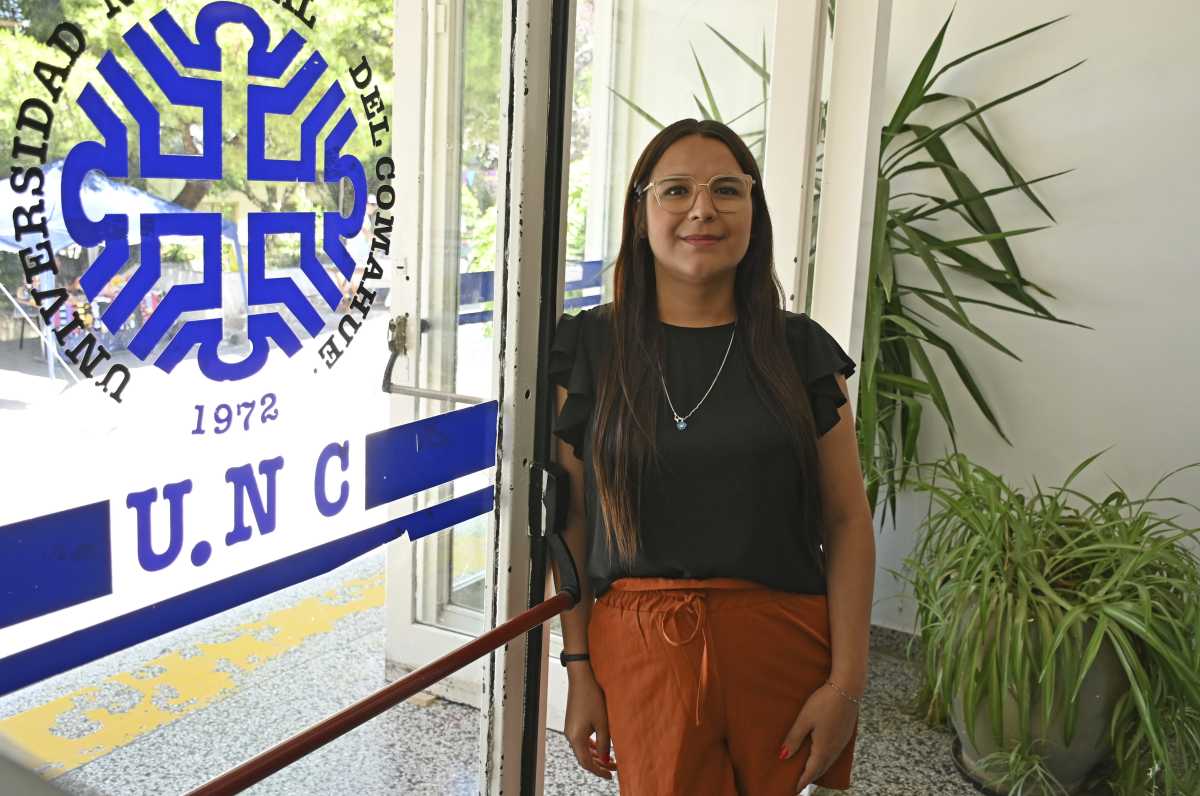 Tatiana trabaja en la Universidad del Comahue. No ingresó por la Ley de Cupo, pero avanzó en conquistas. Foto: Florencia Salto