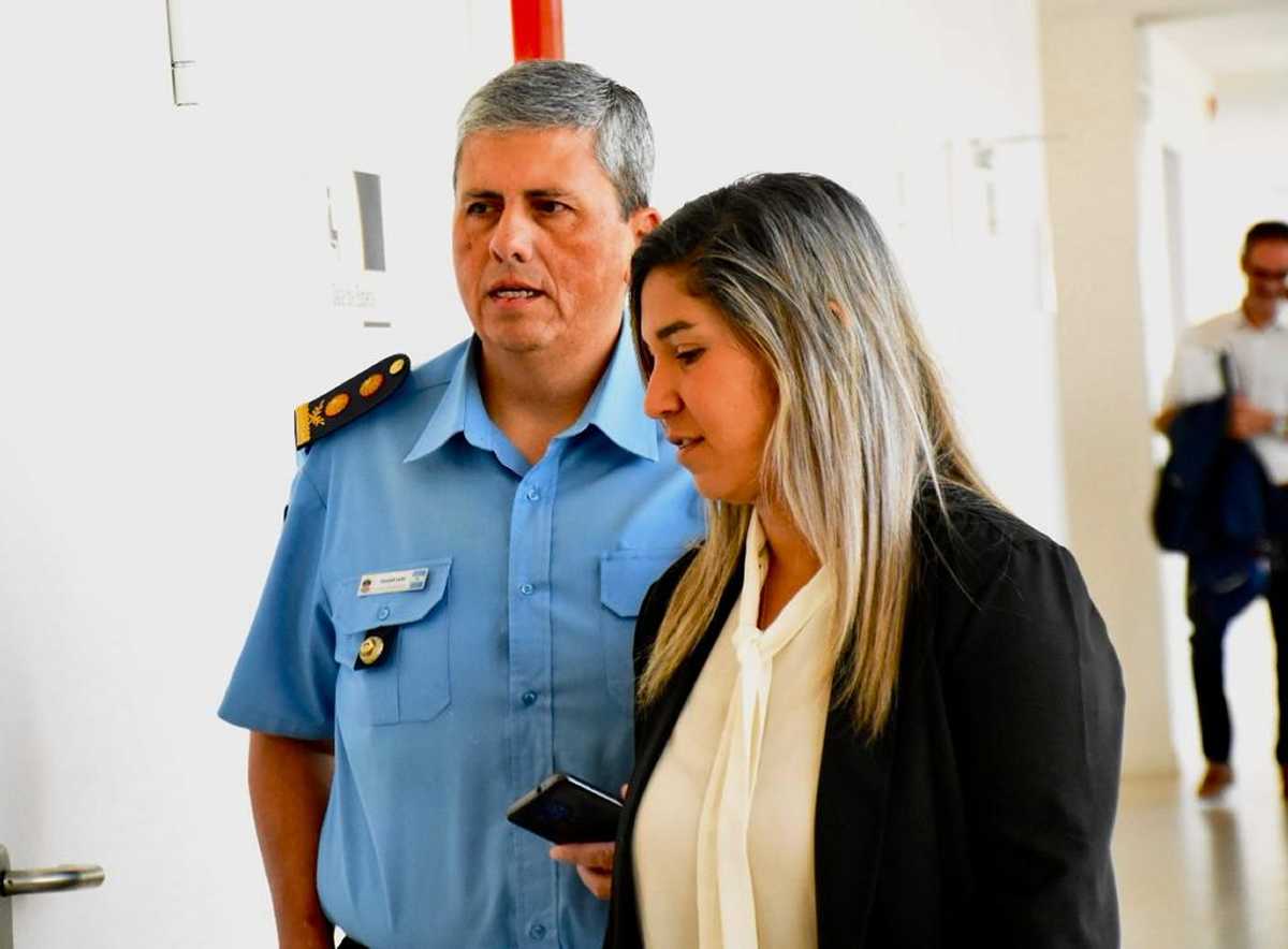 La secretaria Marianina Domínguez y el comisario mayor Ricardo Caro. Rendición de cuentas. (Matías Subat)