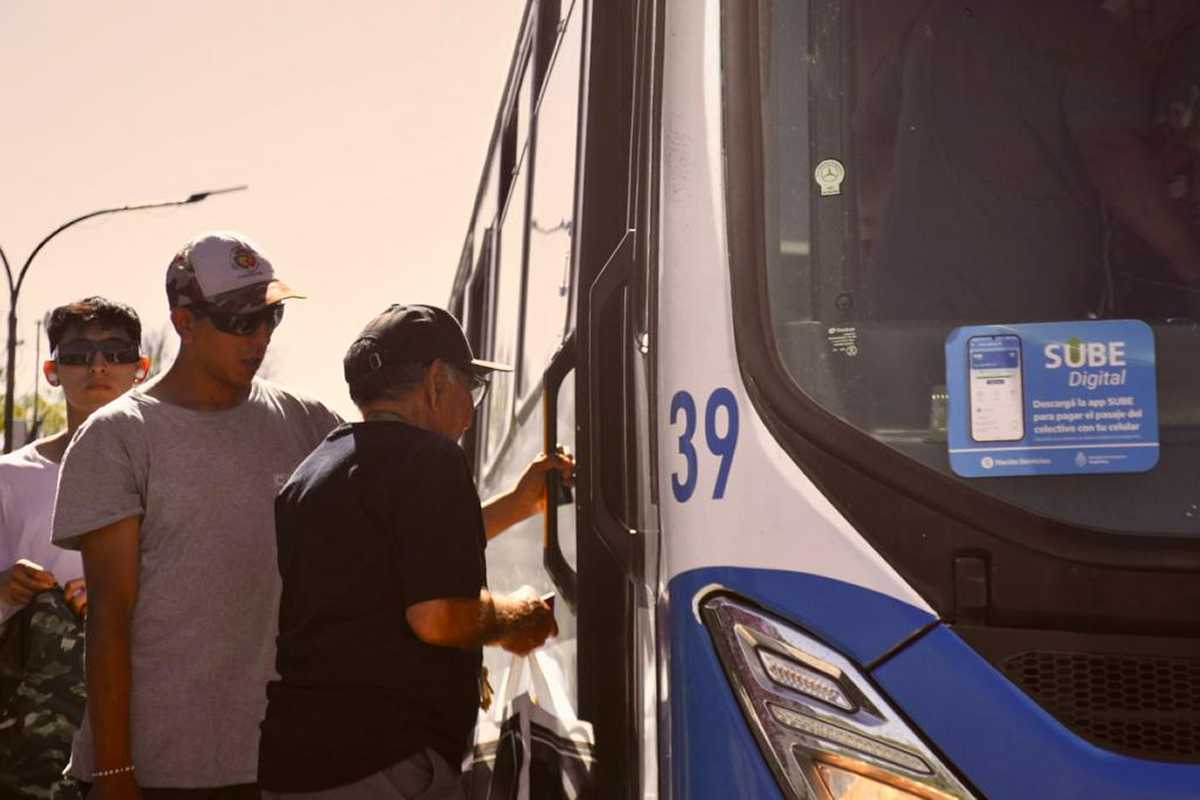 Levantaron el paro de transporte en Neuquén y habrá colectivos este jueves en la capital 