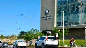 Acusaron a dos ladrones por robar en un complejo de departamento del centro de Neuquén