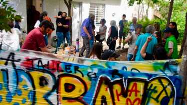 El comité contra la Tortura en Neuquén homenajeó a luchadoras sociales en los 40 años de Democracia en Neuquén (foto Matías Subat)