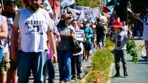 Video | Marcharon en el centro de Neuquén este viernes tras el DNU de Milei