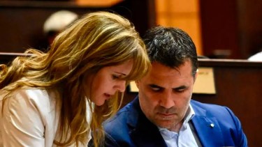 Lorena Parrilli y Darío Martínez son dos de los tres diputados del PJ en la Legislatura de Neuquén (Matías Subat)