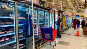 Entre los interesados en la compra de Carrefour hay una reconocida marca de alfajores: quiénes son, uno a uno