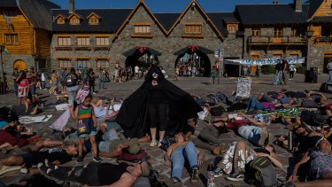 La manifestación de esta tarde en el Centro Cívico. (Foto: Marcelo Martínez)  