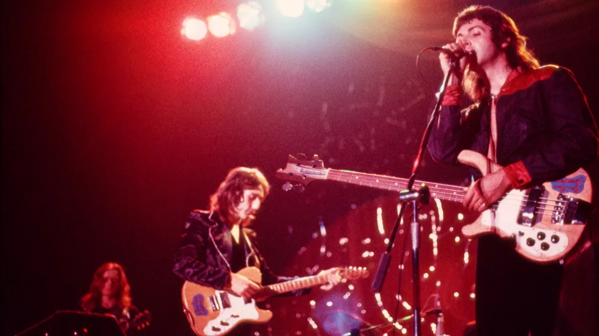 Denny y Paul. El guitarrista acompañó a McCartney en la aventura africana cuando el resto de la banda decidió irse antes de viajar.