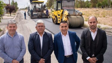 El intendente Ramón Rioseco priorizó las obras de pavimentación (Municipalidad de Cutral co)