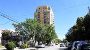 Antes del brindis de Navidad robaron joyas y dólares de dos departamentos de un céntrico edificio de Roca