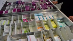 Científicos y médicos criticaron los cambios en la regulación de medicamentos que quiere aplicar Milei