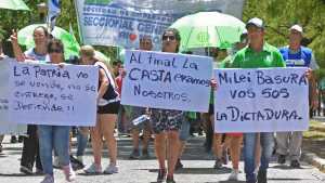 Ruta 151 con protesta, marchas en Cipolletti y Roca por el paro de la CGT: qué pasa en Viedma y Bariloche