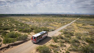 La unidad adquirida por Transportes Rincón SRL recorriendo el tramo asignado.