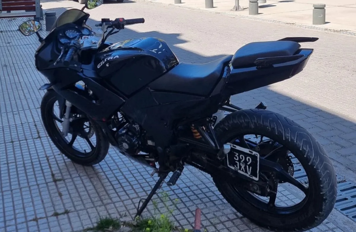 La moto robada al hombre de Viedma. Pide a la comunidad información si la ven o la venden en las redes sociales. 