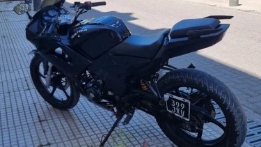 La moto robada al hombre de Viedma. Pide a la comunidad información si la ven o la venden en las redes sociales. 