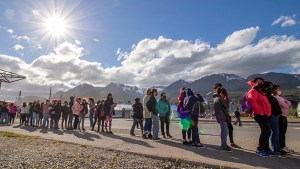 Ushuaia: hoy no oscurece hasta las 23 y así festejan el «Día Más Largo» del año