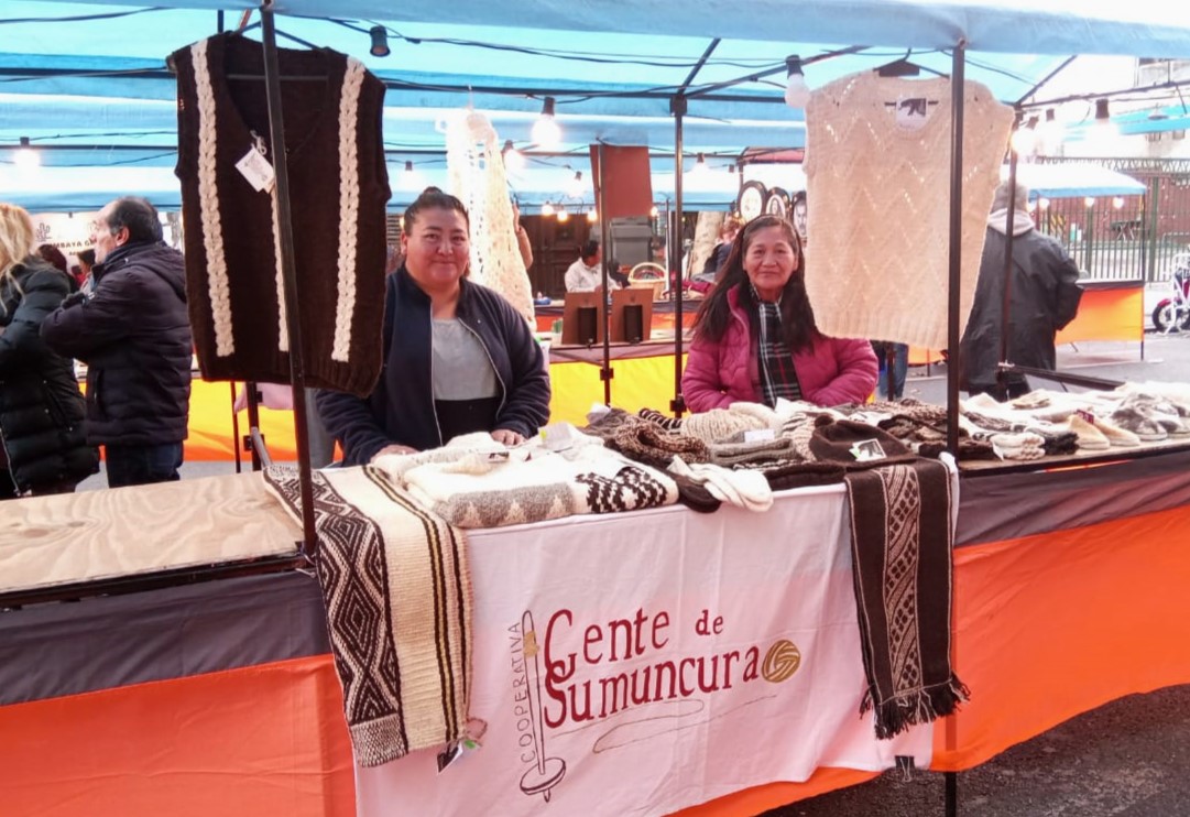 “Gente de Somuncura”, la cooperativa que le dio una nueva fuente de ingresos a las artesanas de la Línea Sur. Foto: Gentileza Sandra Martínez. 