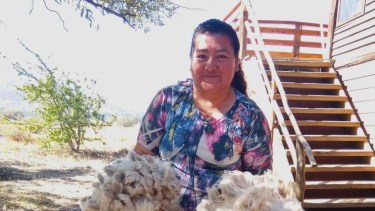 De parteras y tejedoras: historias de mujeres que arremetieron en el sur