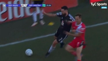 Eric Tovo le pegó un codazo a Klusener y Darío Herrera no sacó tarjeta.