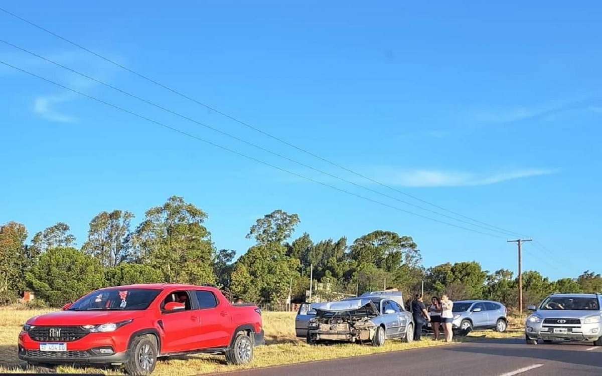 El vehículo más afectado fue un Volkswagen, mientras que una camioneta Honda y una Fiat Toro sufrieron daños de menor magnitud. Foto: Fabio Castro Noticias.