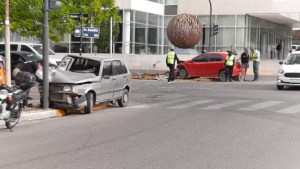 Impactante choque en plena Avenida Argentina de Neuquén