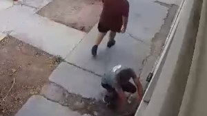 Video: robó un medidor de agua a plena luz del día y frente a los vecinos en Cipolletti