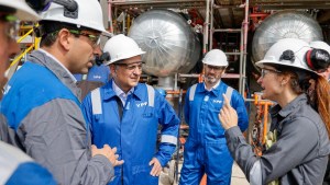 Horacio Marín se presentó en YPF y anunció un plan «4×4» para cuadriplicar su valor