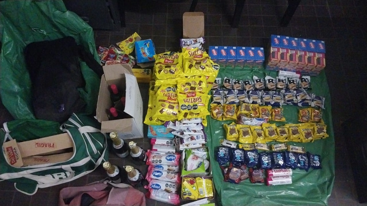 Dos hombres fueron detenidos con la mercadería robada de la distribuidora. Foto: Gentileza.