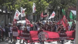 Movilización y abrazo al hospital de Bariloche para protestar contra el ajuste