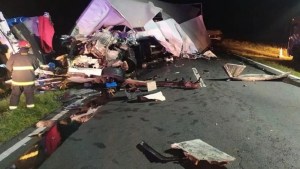 Tragedia en Córdoba: murieron dos camioneros tras un impactante choque frontal