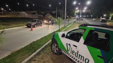 La peor navidad para un hombre de Viedma: le apuntaron con un arma y le robaron la moto