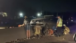 Video: impactante choque contra un guardarrail sobre Ruta 22, en Cipolletti