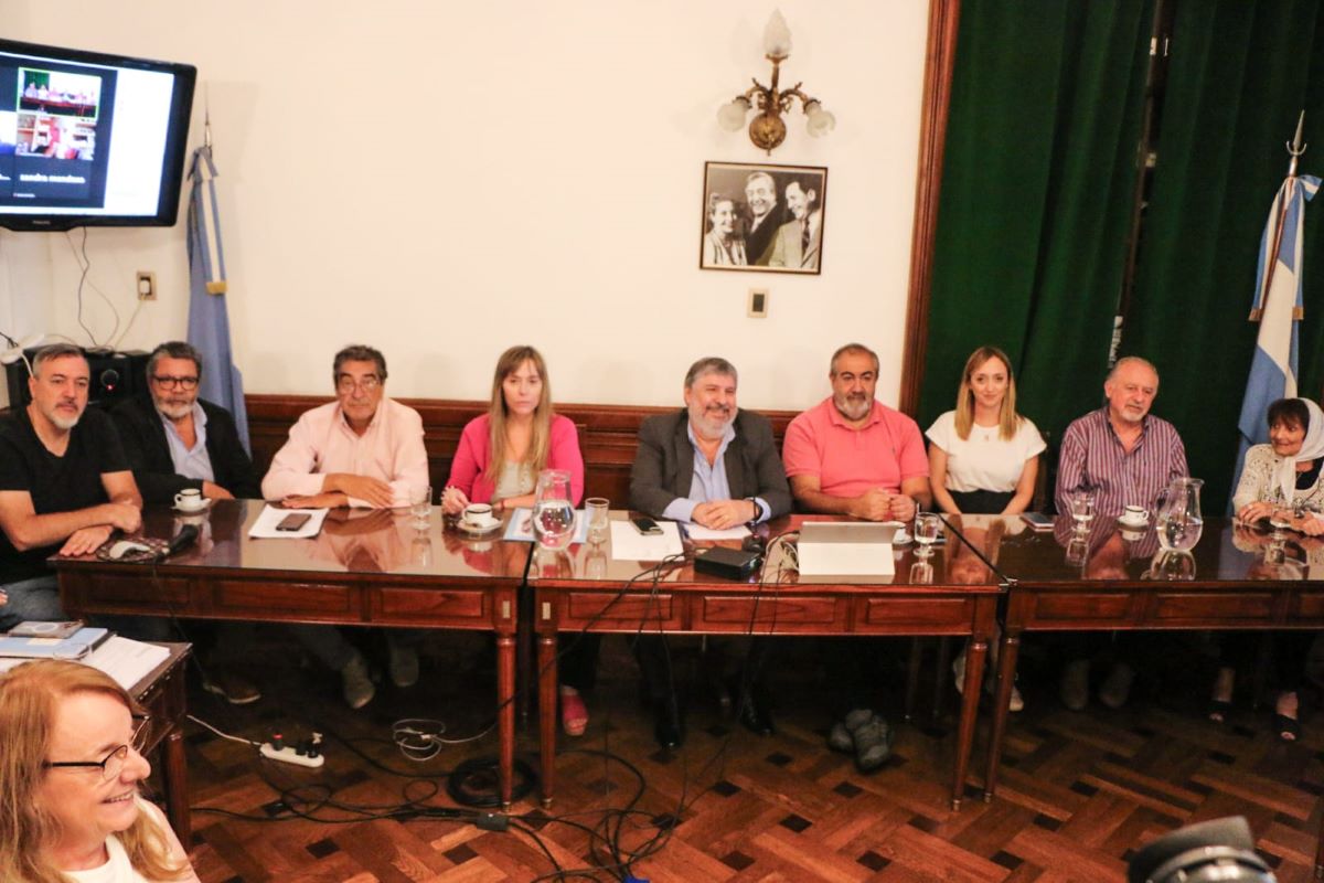 Dirigentes gremiales tuvieron una reunión con senadores en el Congreso, donde expresaron su postura en contra del DNU de Milei. Foto Gentileza @rodoaguiar 