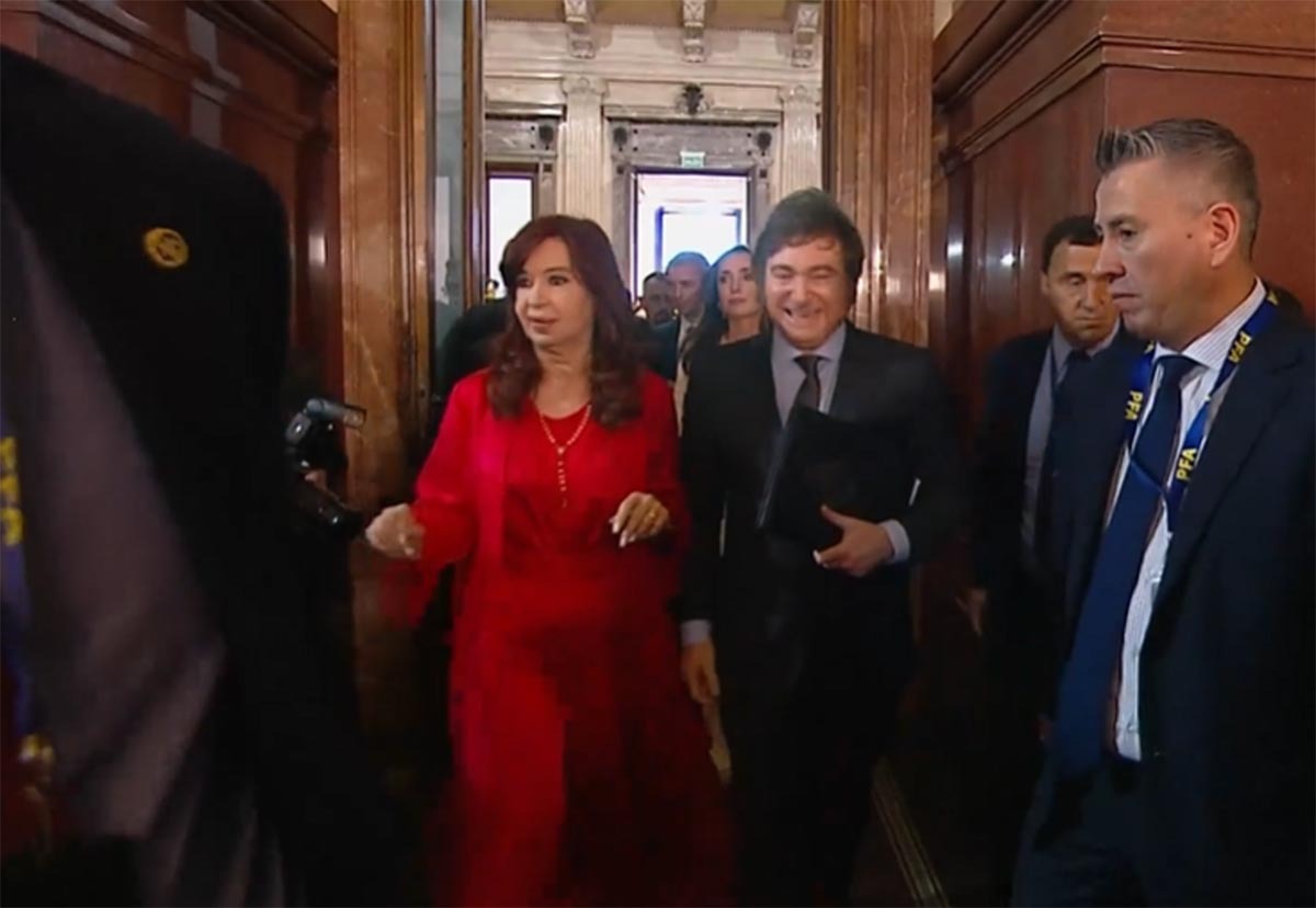 Javier Milei junto a Cristina Kirchner en el Congreso durante la ceremonia de asunción del nuevo presidente. 