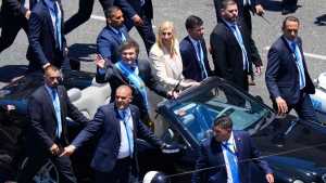 Asunción de Javier Milei: el llamativo auto que eligió Milei en lugar del Cadillac negro