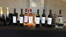 Imagen de Roca: los espumantes más artesanales los elabora Carlos Tronelli, en esta pequeña bodega