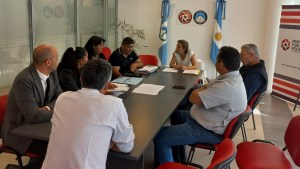 Abastecerán con agua a barrios de Centenario, luego de varias protestas por la falta de servicio