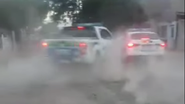 El choque se produjo entre una camioneta y un auto de la Policía. Foto: video