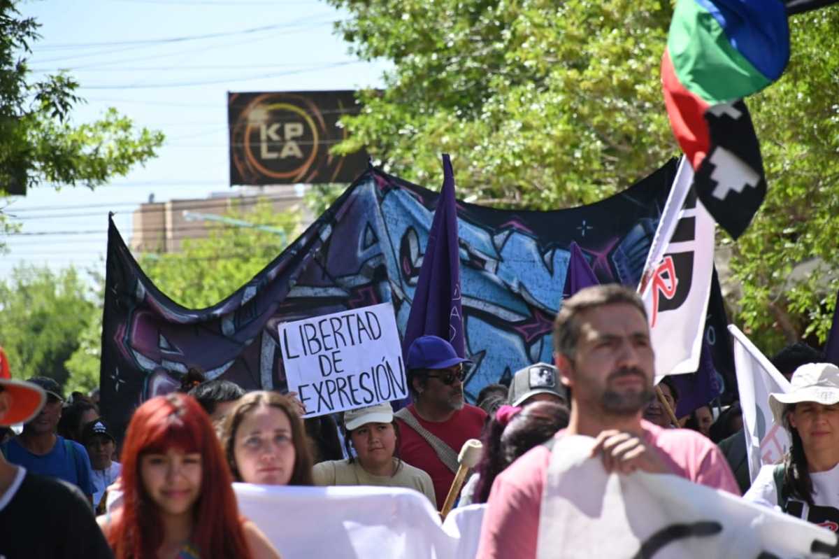 Organizaciones sociales marcharon en contra del DNU. Foto: Florencia Salto
