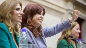 Cristina Kirchner se despidió de los trabajadores del Senado: «Voy a estar cerquita», el emotivo video