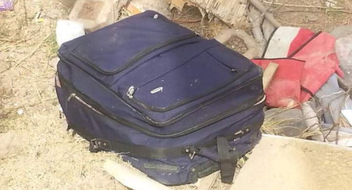 El hombre llevaba parte de los restos en una valija. Foto NA