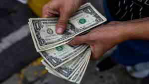 El dólar blue baja con fuerza y perfora los $ 1.000: a cuánto cotiza este jueves