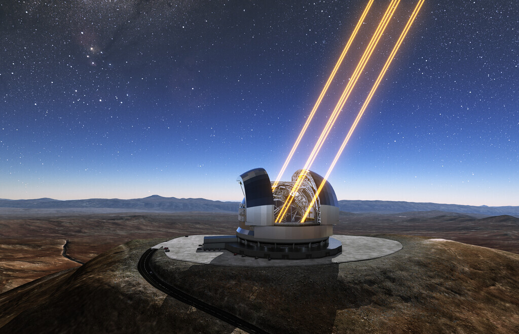 Representación artística del ELT en Cerro Armazones, en el norte de Chile. El telescopio utiliza rayos láser para crear estrellas artificiales en la atmósfera. (Créditos imagen: ESO)