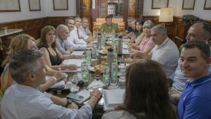 Maratónica reunión del Gabinete de Weretilneck: hay fecha de paritarias, pero no del aguinaldo