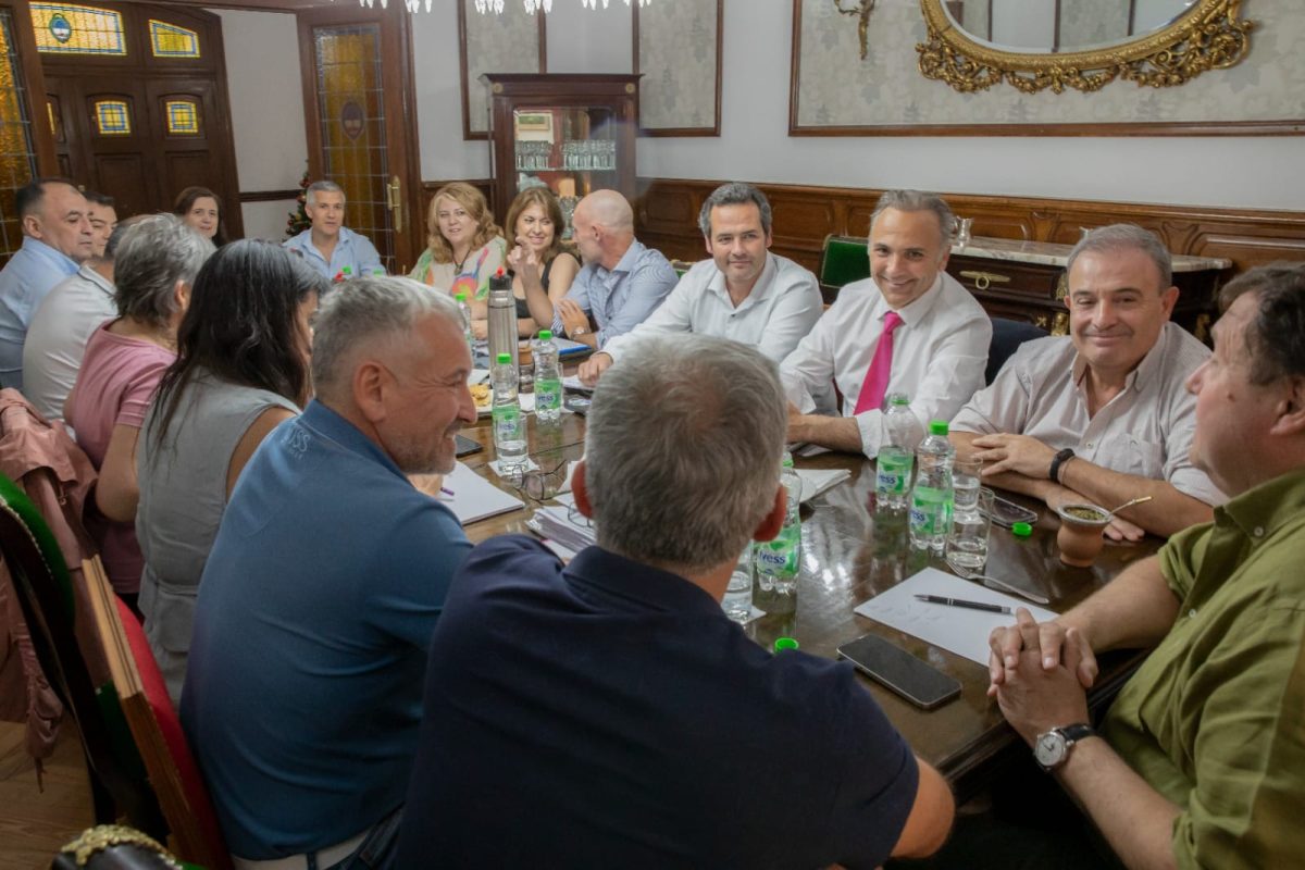 Reunión del gobernador Alberto Weretilneck con su gabinete. Foto archivo. 