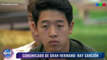 Martín Ku fue sancionado en Gran Hermano, por no respetar las reglas del líder de la semana. Foto: Captura Telefe. 