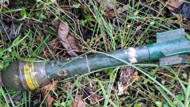 El tipo de granadas de fusil que encontró la policía en el local. 