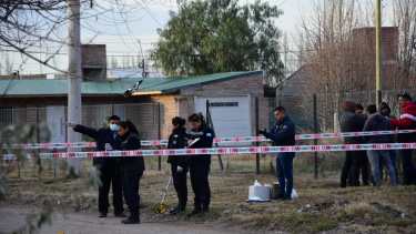 Efectivos de la policía realizaron pericias tras el doble crimen ocurrido en Stefenelli. foto: archivo.
