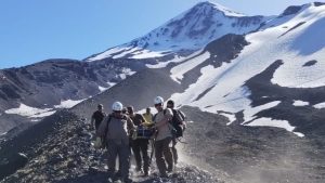 Rescate en el volcán Lanín: evacuaron a un andinista en la zona de refugios
