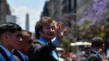 Milei, en el recorrido entre el Congreso y la Casa Rosada. (Foto Télam)