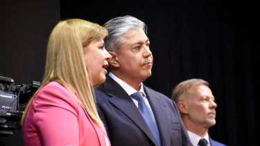 Gloria Ruiz y Rolando Figueroa en el primer día de gobierno. Foto: Matías Subat.
